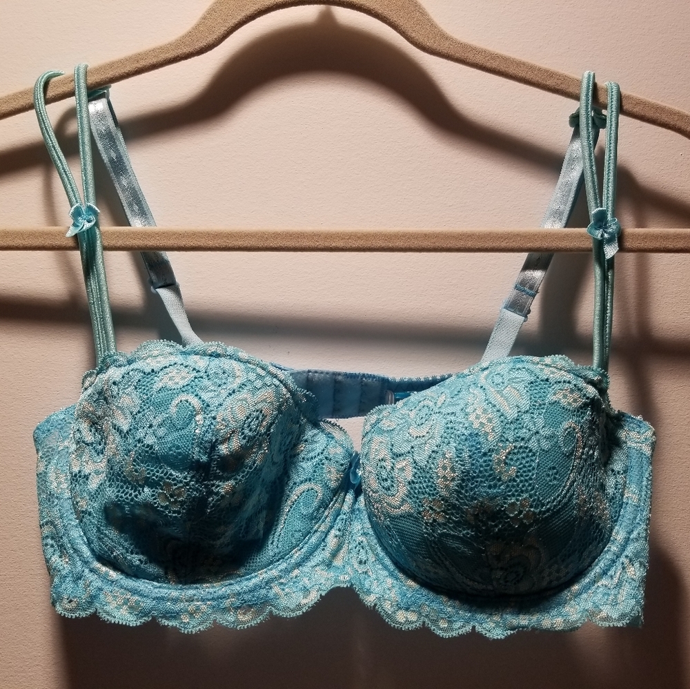 🍁🌺🌻La Vie En Rose vintage Roselle lace underwire bra with bows